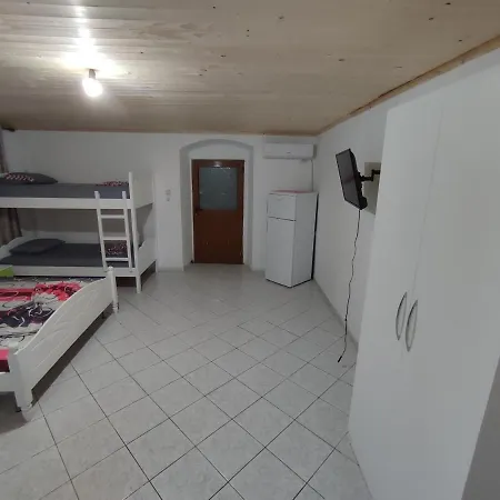 Beach Rooms Guest house Himare