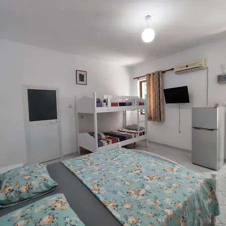 Beach Rooms Guest house Himare